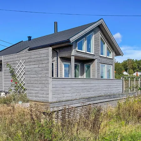 Hébergement de vacances Lovely In Sandviga With House Sea View Sandvika
